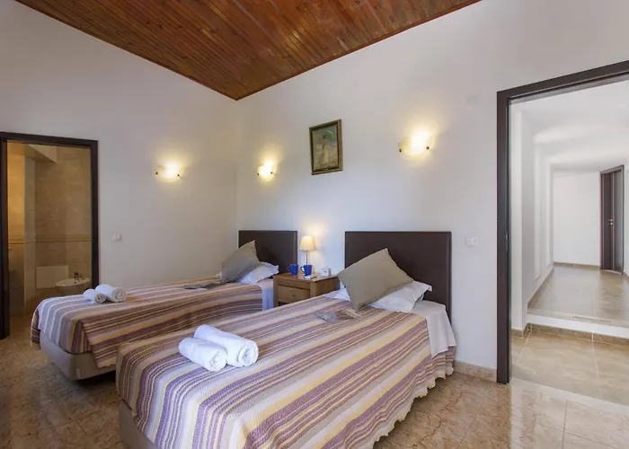 Elo By * Αλμπουφέιρα